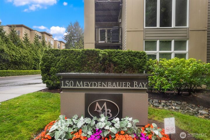 Property Photo:  150  102nd Avenue SE 401  WA 98004 