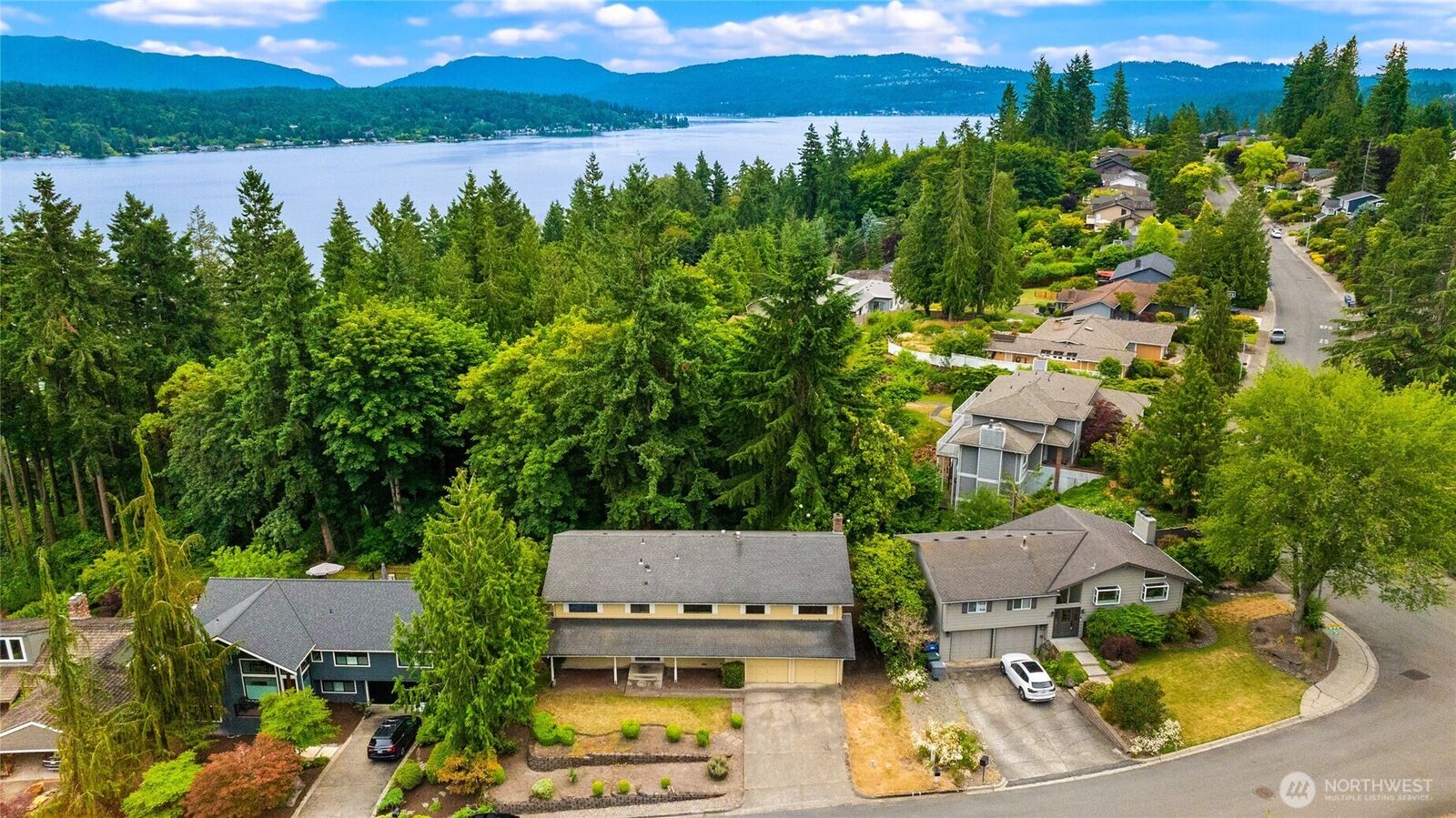 Property Photo: 18513 NE 19th Place WA 98008