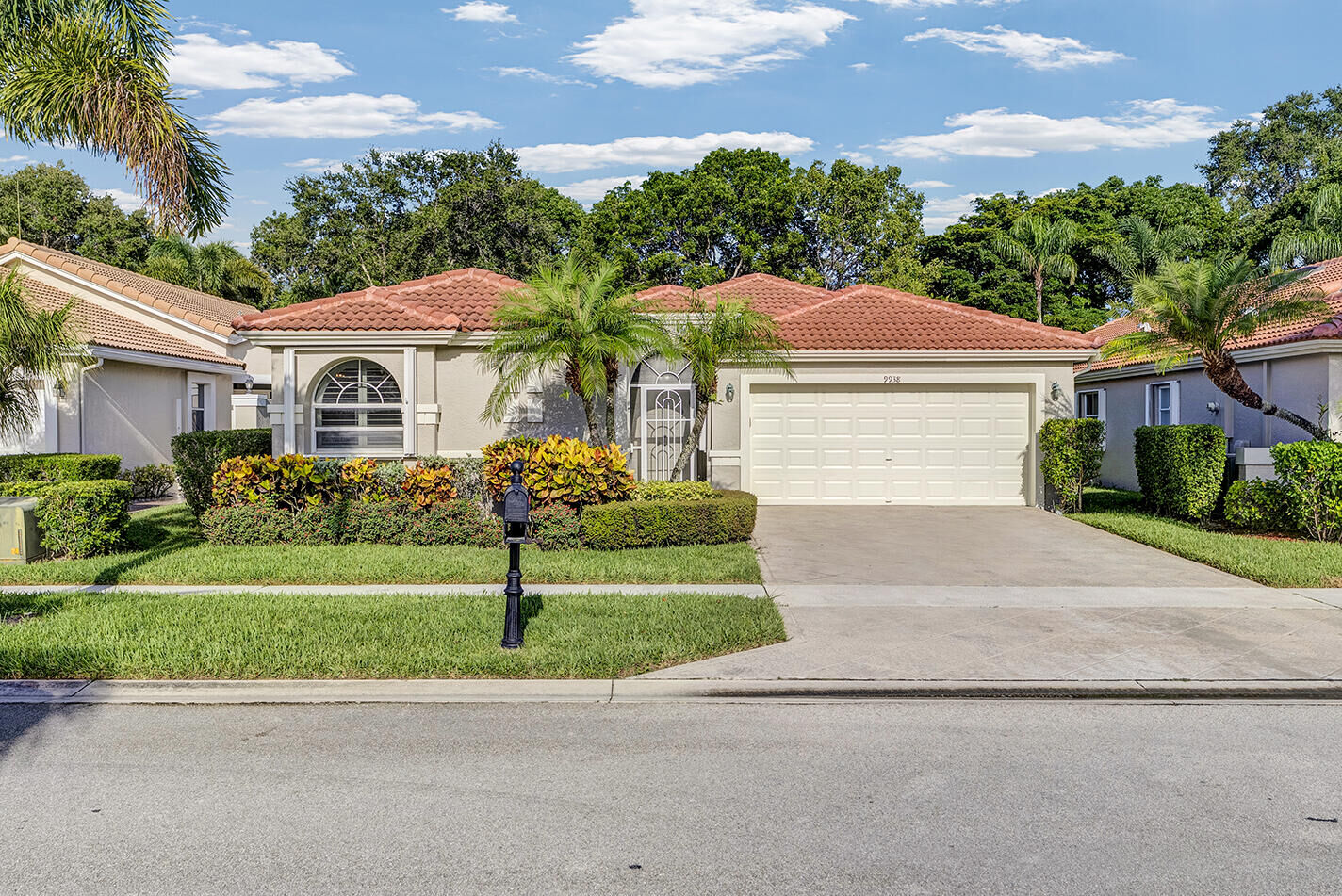 Property Photo: 9938 Harbour Lake Circle FL 33437