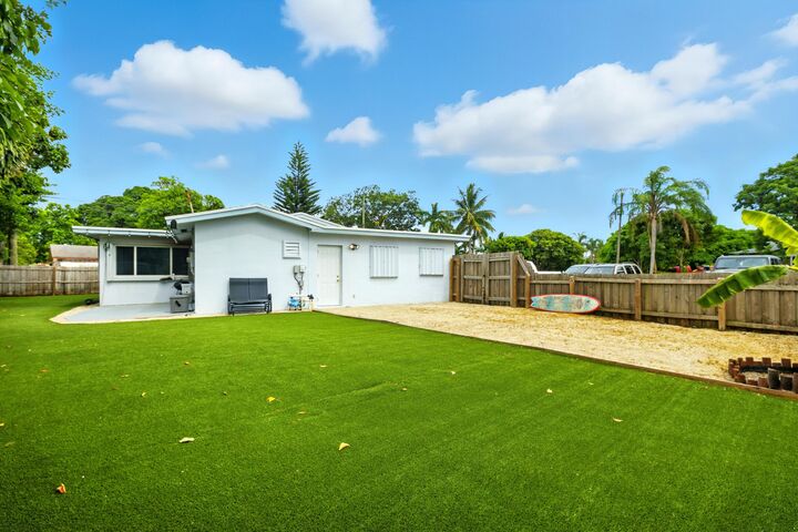 Property Photo:  2898 SE 1st Place  FL 33435 