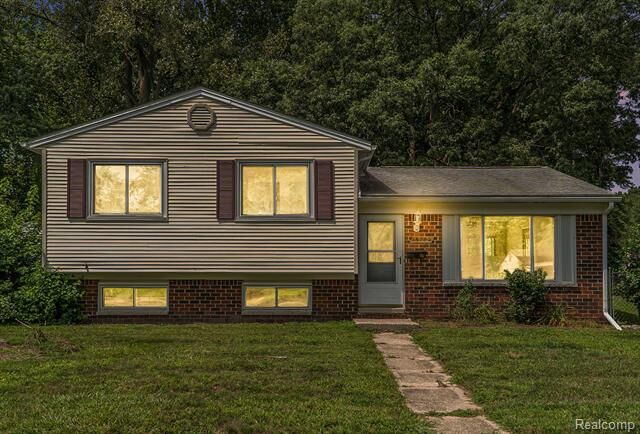 Property Photo:  15702 Springhill Street  MI 48174