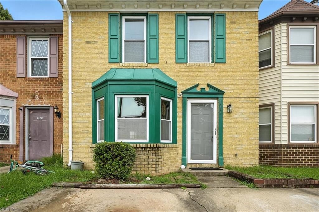 Property Photo: 1923 Candlelight Dr VA 23325