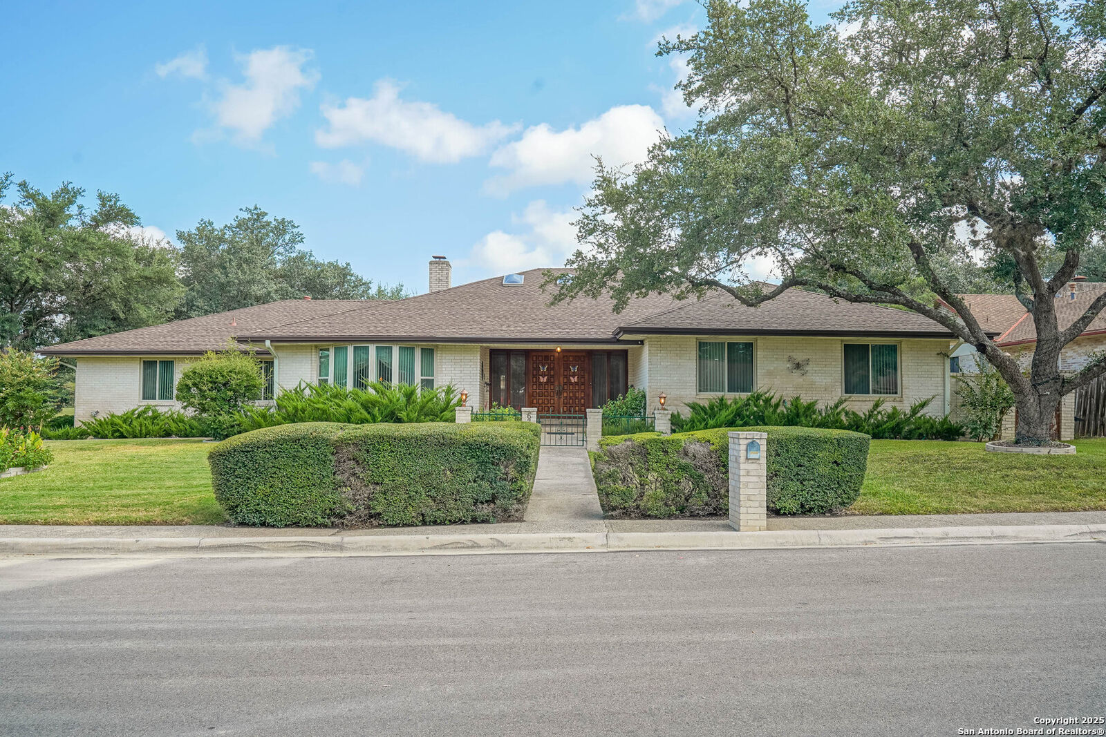 Property Photo: 6303 Lakewood Park TX 78239