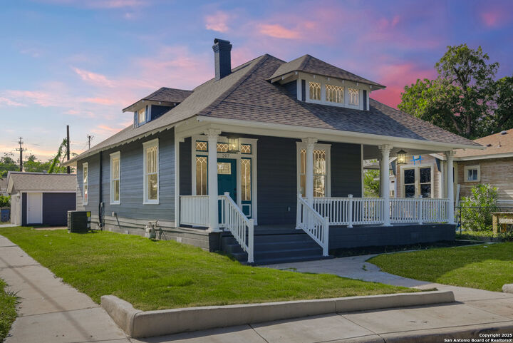 Property Photo:  207 Loretta Pl  TX 78210 