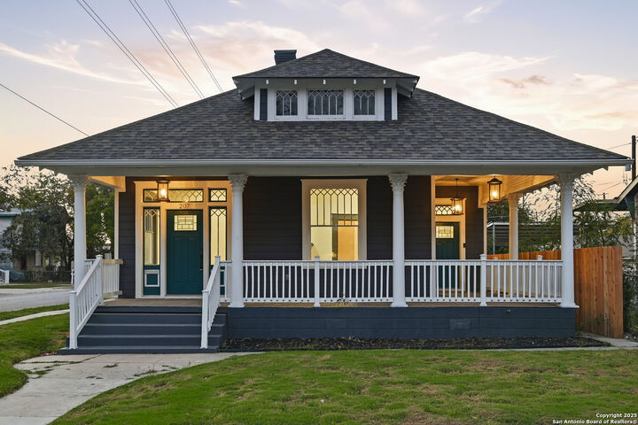 Property Photo: 207 Loretta Pl TX 78210