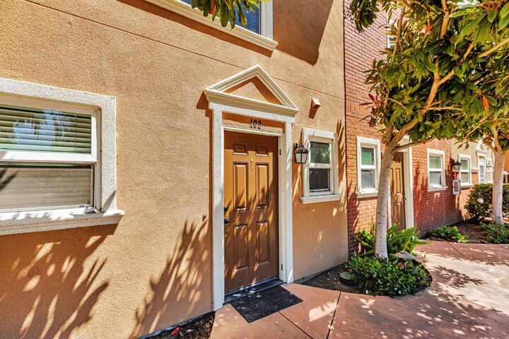Property Photo: 865 Carlisle Way 103 CA 94087