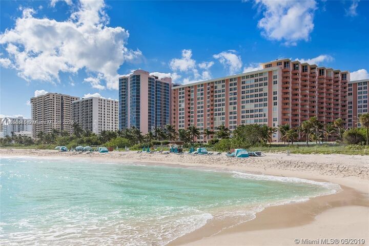2899 Collins Ave 1420  Miami Beach FL 33140 photo