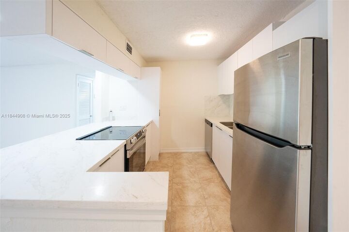 Property Photo: 7208 Fairway Dr I6 FL 33014