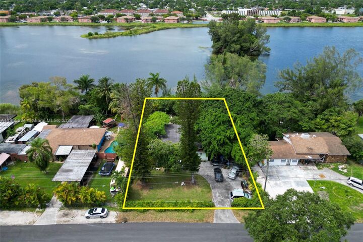 Property Photo:  1915 NW 115th St  FL 33167 