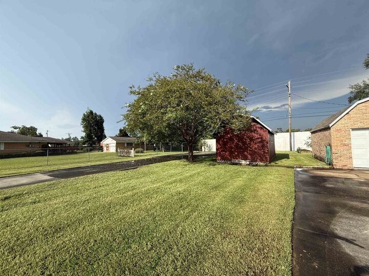 Property Photo: 305 Neel TX 77657