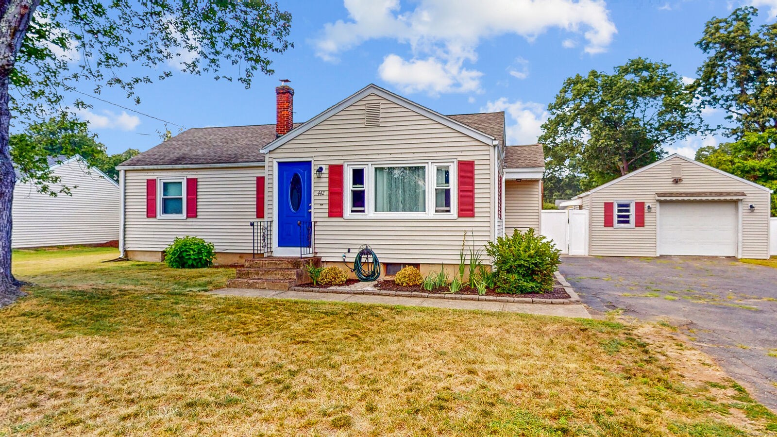 Property Photo:  442 Denslow Street  CT 06096 