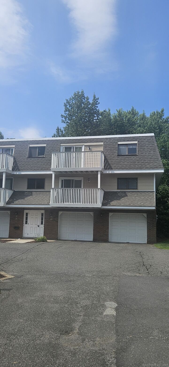 Property Photo:  90 Churchill Drive 90  CT 06111 