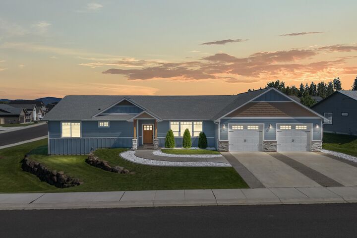 Property Photo: 14 W Eleventh St WA 99006