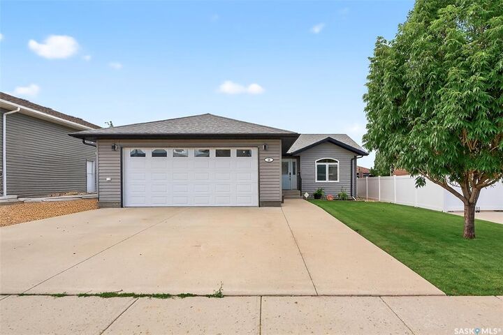 26 Everton Crescent  Moose Jaw SK S6K 0A1 photo