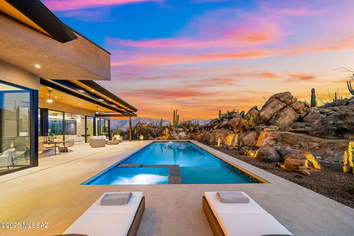 Property Photo: 419 W Granite Gorge Drive AZ 85755