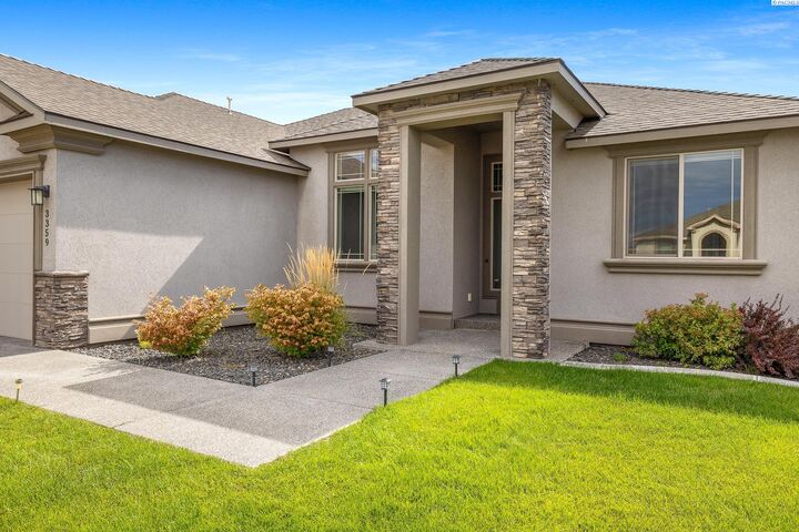 Property Photo: 3359 Village Pkwy WA 99354
