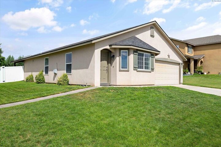 Property Photo:  3206 Calder Ln  WA 99301 