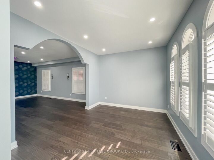 Property Photo:  69 Greenwood Road  ON L4A 0N8 