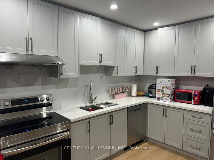 Property Photo: 5 Darling Avenue Bsmt ON L2V 0G7