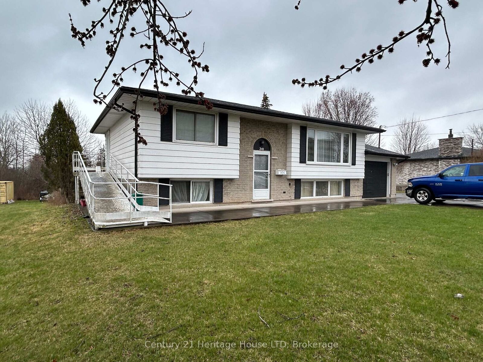 Property Photo: 310 Albany Street ON L2A 1L9