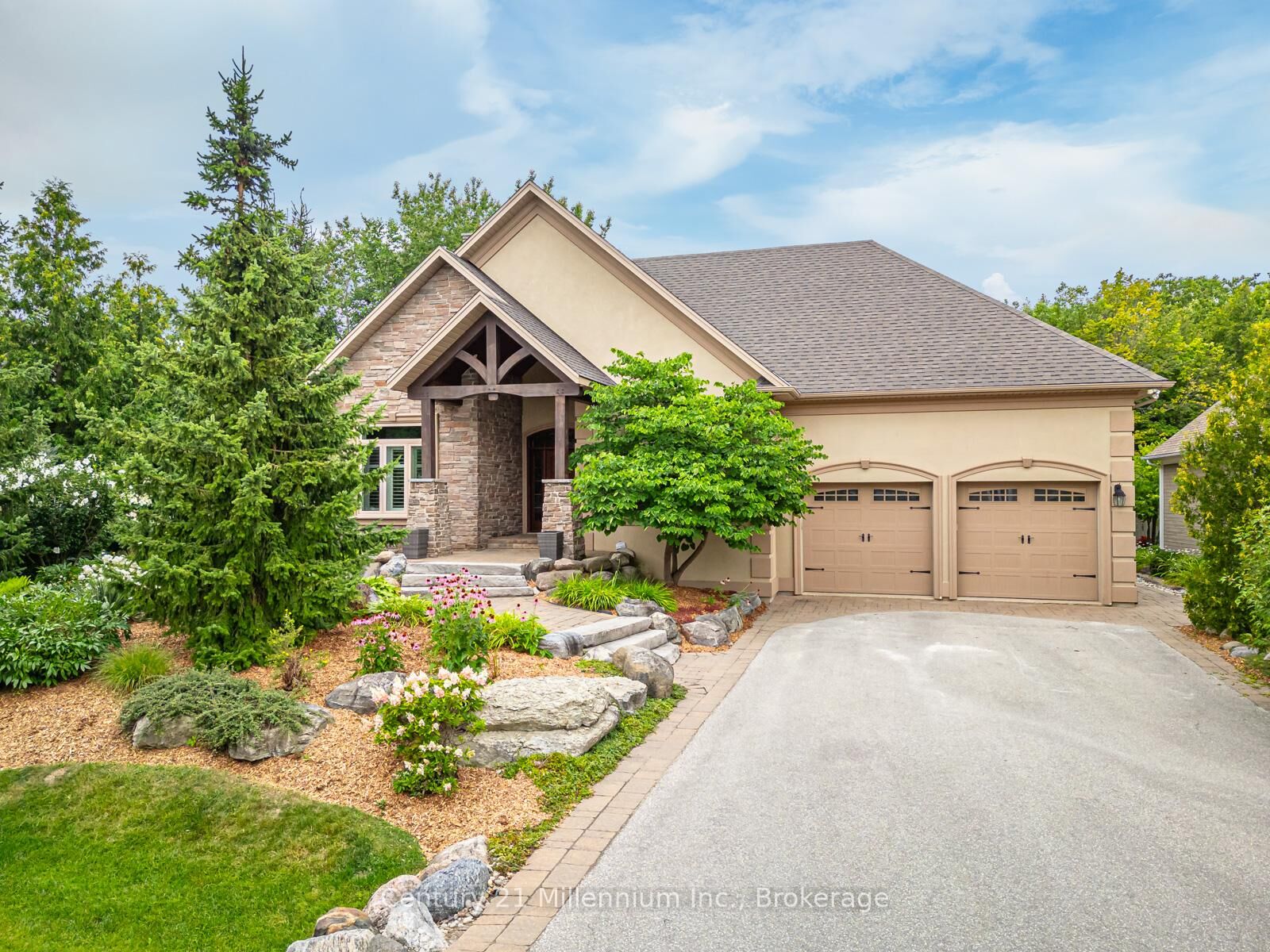 Property Photo:  112 Cortina Crescent  ON L9Y 0S9 