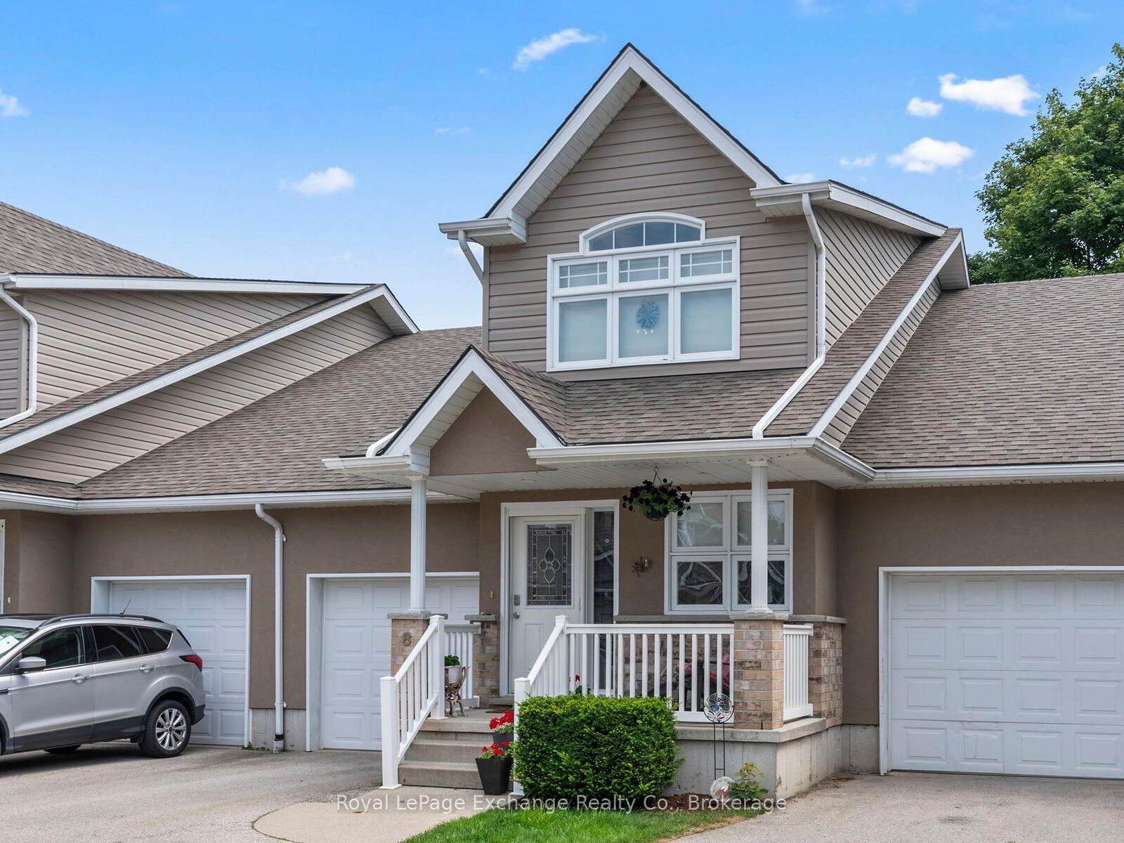 Property Photo:  433 Queen Street 8  ON N2Z 0A2 