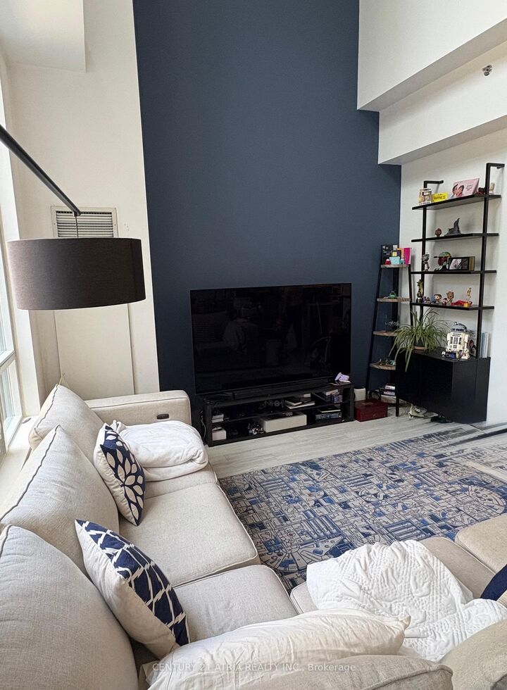 Photo de la propriété: 1 Scott Street 204 ON M5E 1A1