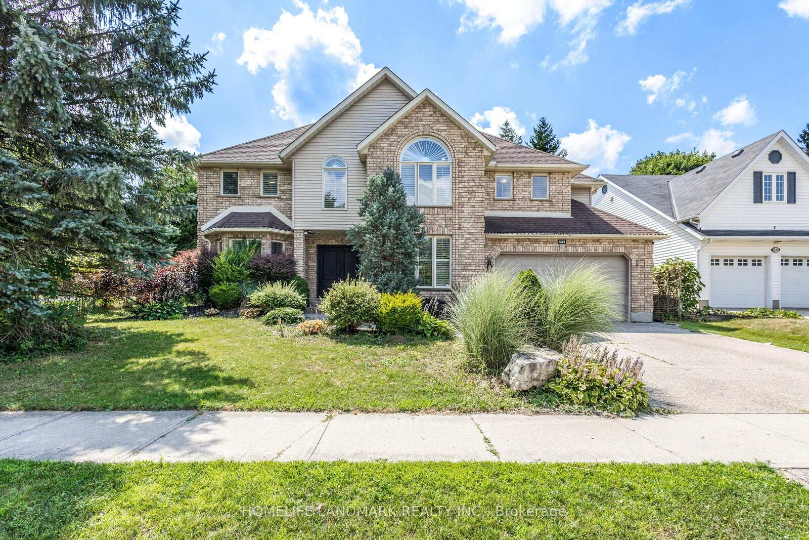 Property Photo: 525 Leighland Drive ON N2T 2H5