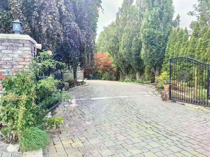 Property Photo:  42 Maryvale Crescent  ON L4C 6P8 