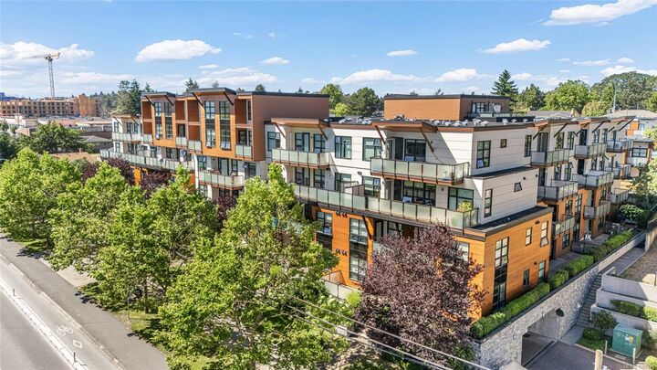 Property Photo: 4000 Shelbourne St 413 BC V8N 3E4