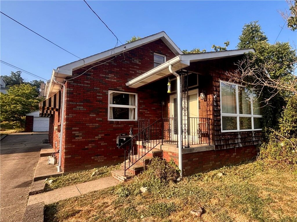 Property Photo: 1602 Ross Hill Rd PA 15010
