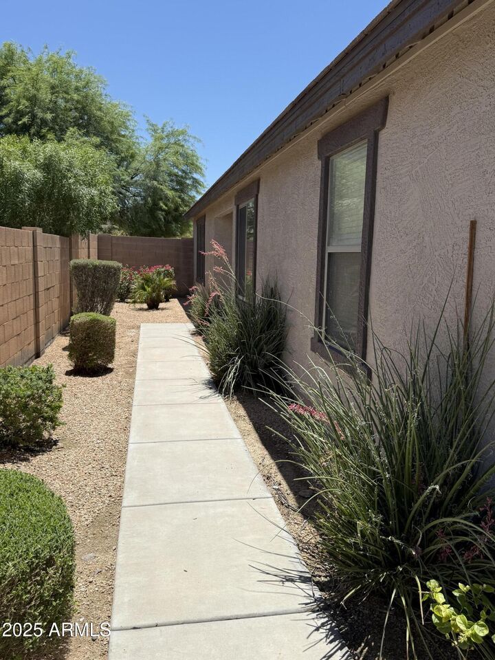 Property Photo:  25697 W Nancy Lane  AZ 85326 