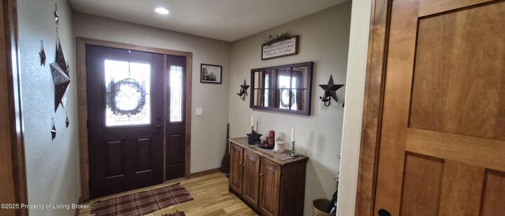 Property Photo: 985 Pheasant Run Avenue ND 58601