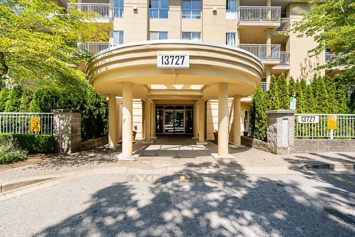 Photo de la propriété: 13727 74 Avenue 313 BC V3W 0M7