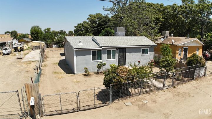 Property Photo: 4916 Sammons Avenue CA 93307