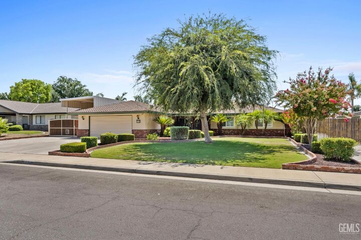 Property Photo: 7509 Terry John Avenue CA 93308
