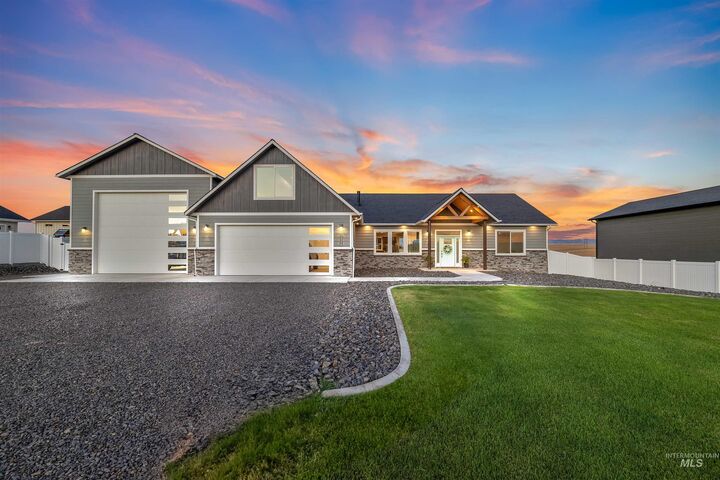 2111 Vinifera Blvd  Lewiston ID 83501-6253 photo