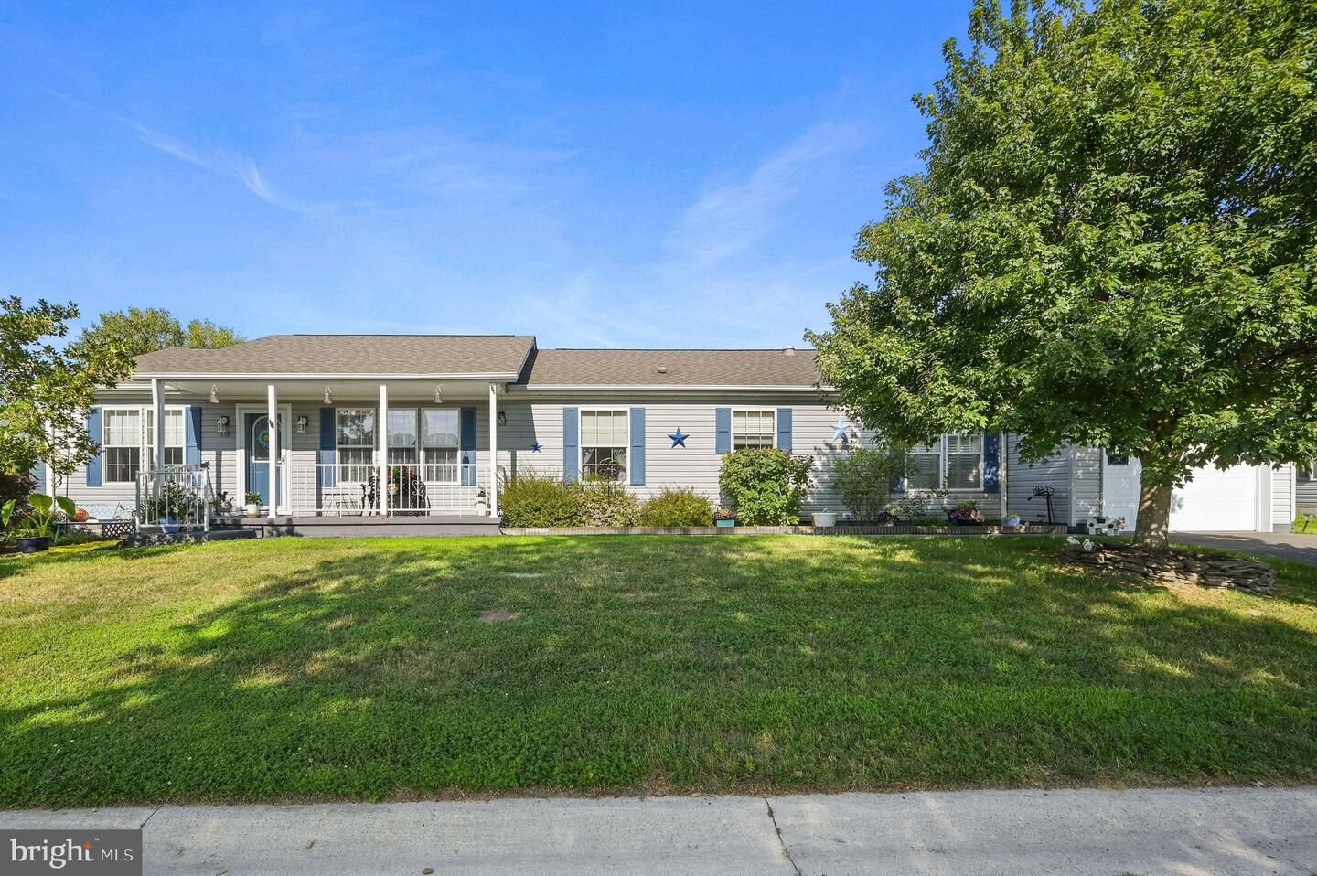 Property Photo: 518 Weaver Drive 518 DE 19901