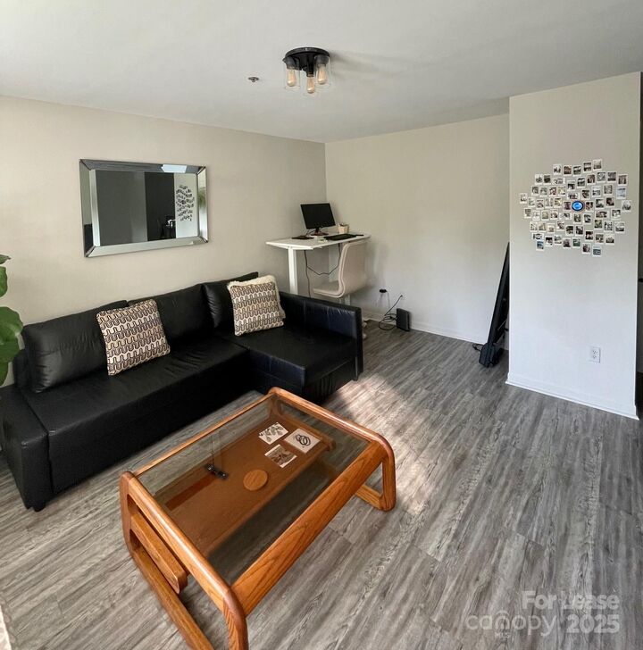 Property Photo:  525 Olmsted Park Place  NC 28203 