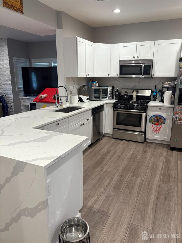 Property Photo:  532 Ridgeway Avenue  NJ 08879 