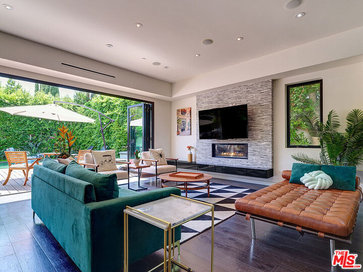 Property Photo:  6360 Maryland Dr  CA 90048 