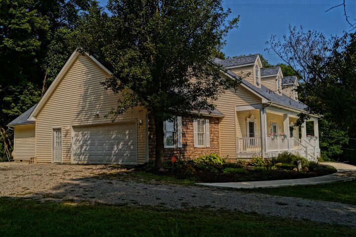 Property Photo: 2474 Sleepy Hollow SE Road OH 43056