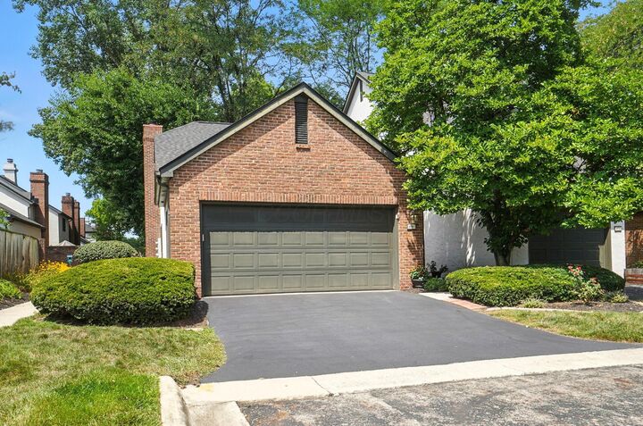Property Photo: 6748 Willow Grove E Place OH 43017