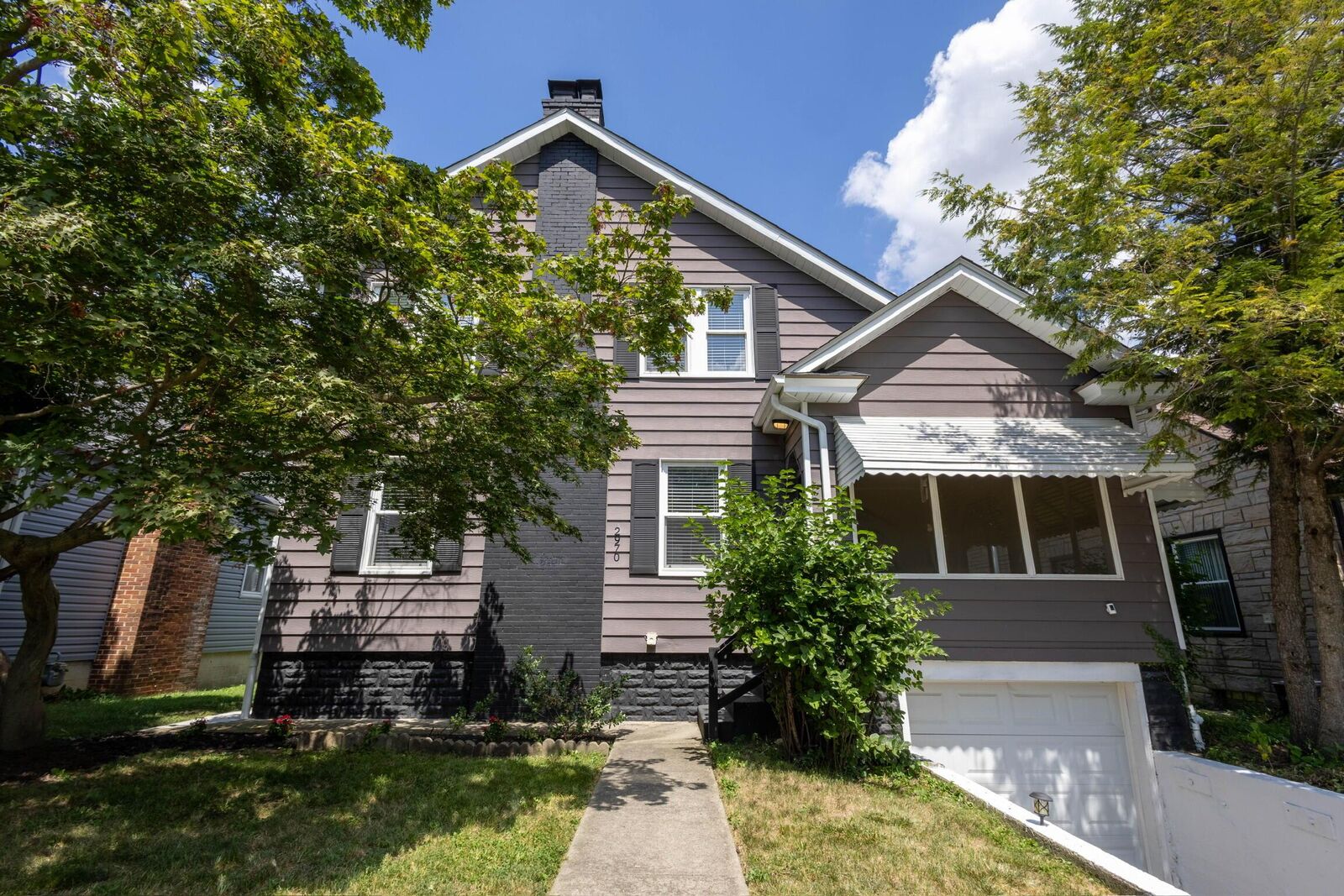 Property Photo: 2970 Wicklow Road OH 43204