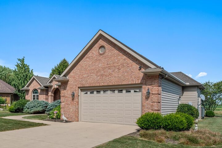 Property Photo: 1378 Chaucer Court OH 43302