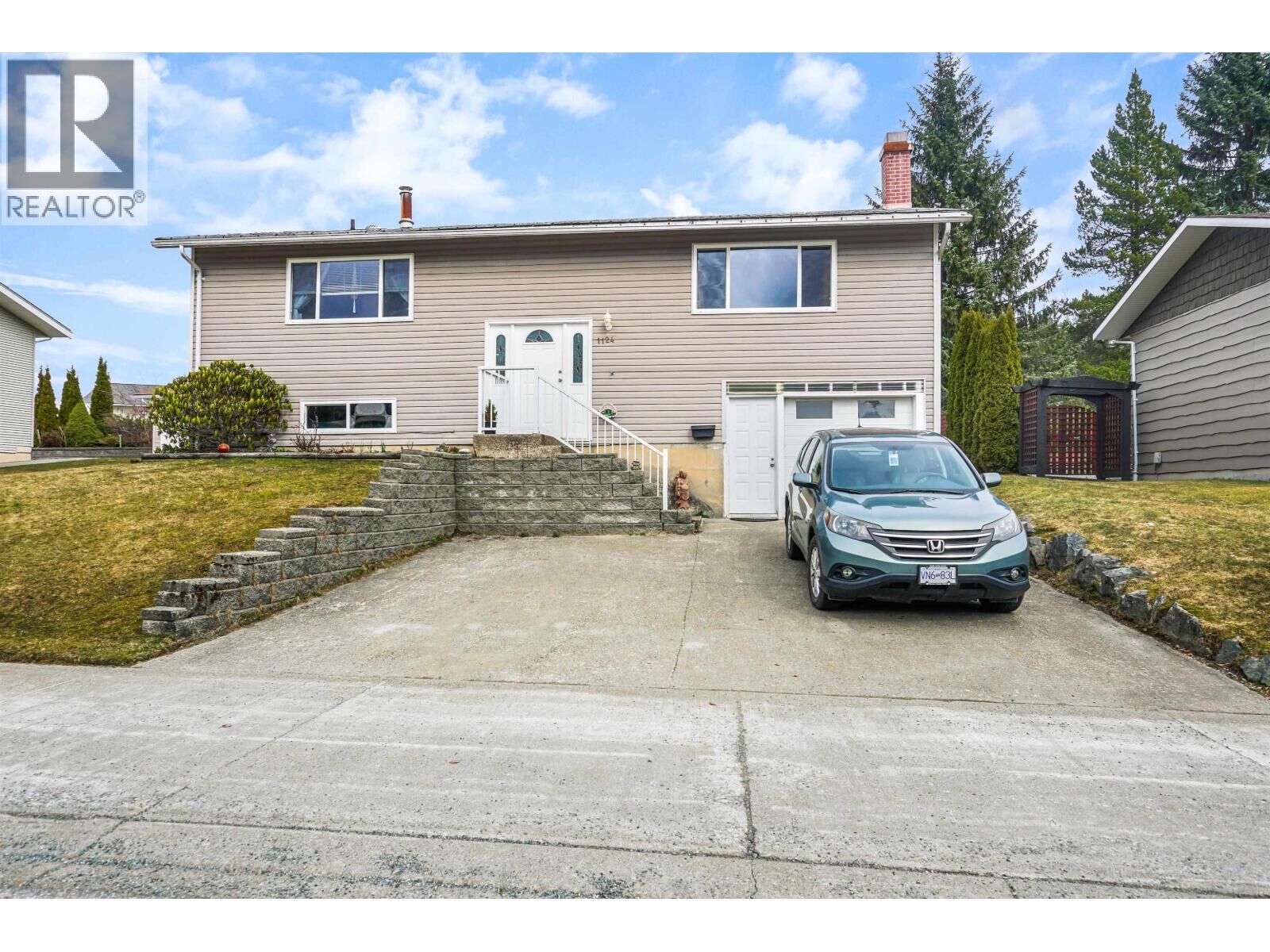 Property Photo:  1124 Tweedsmuir Avenue  BC V8C 1B7 