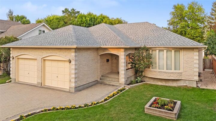 Property Photo: 53 Sammons Crescent MB R3R 3N3