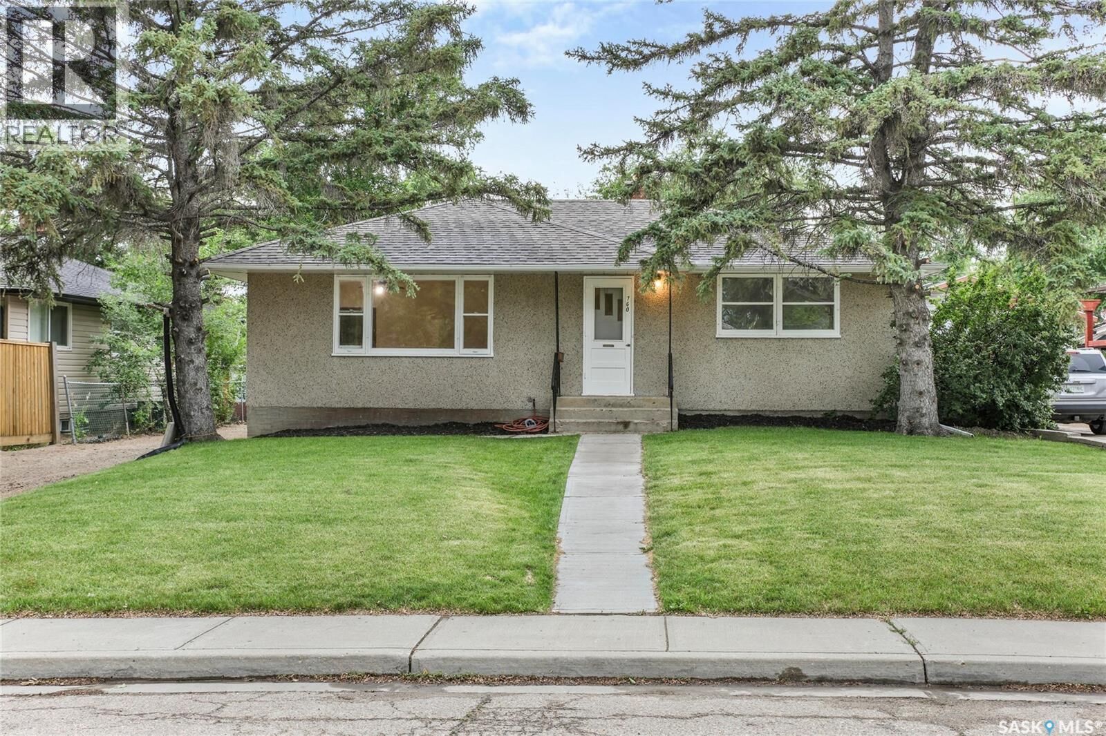 Property Photo:  760 Horace Street  SK S4S 6B4 