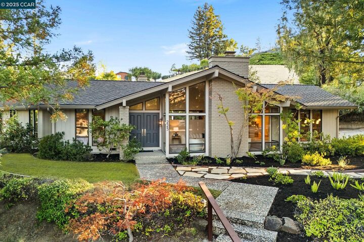 Property Photo:  225 Vagabond Ct  CA 94507 