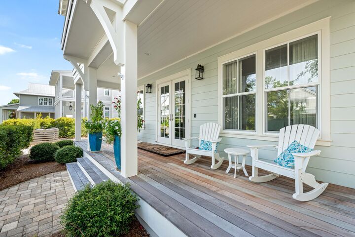 Property Photo:  655 E Royal Fern Way  FL 32459 